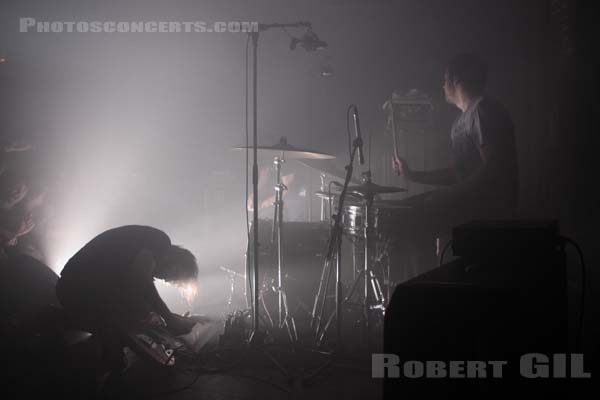 A PLACE TO BURY STRANGERS - 2009-11-19 - PARIS - La Maroquinerie - 